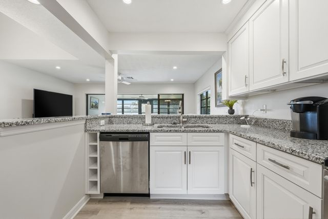 1102 SE Mitchell Ave Apt 308, Port St Lucie, FL 34952