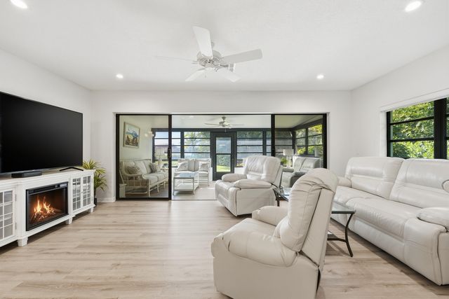 1102 SE Mitchell Ave Apt 308, Port St Lucie, FL 34952