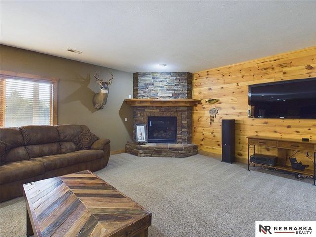 6541 Russell Emmett Court, Papillion, NE 68133