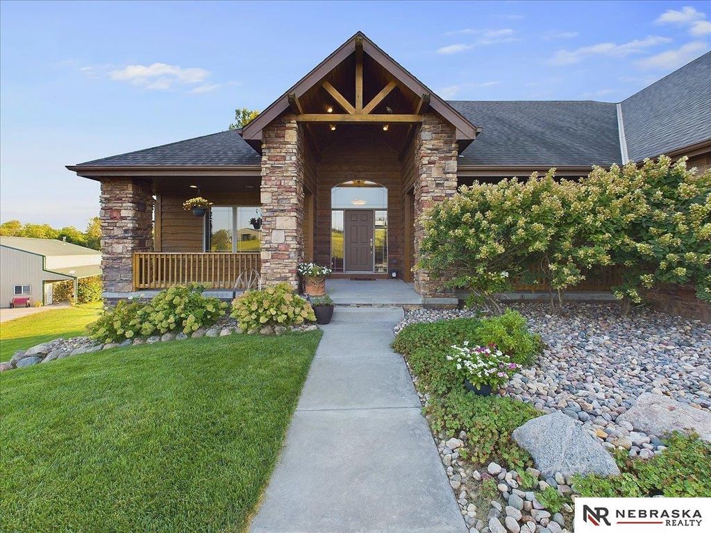 6541 Russell Emmett Court, Papillion, NE 68133