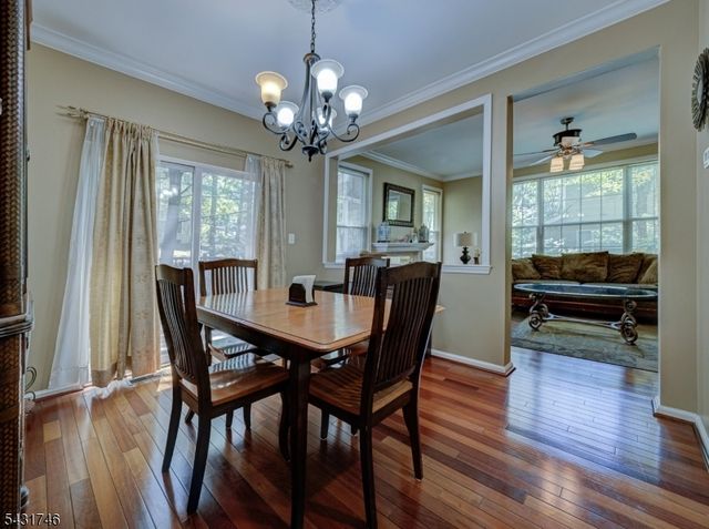 10 Cypress Ct, Clinton Town, NJ 08809