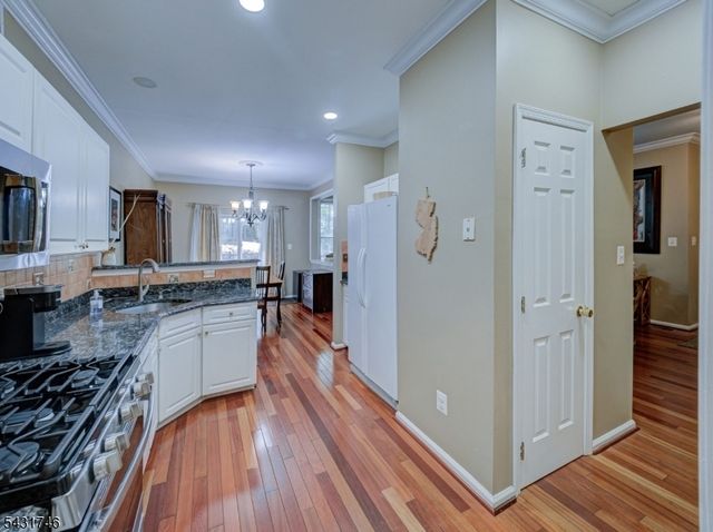 10 Cypress Ct, Clinton Town, NJ 08809