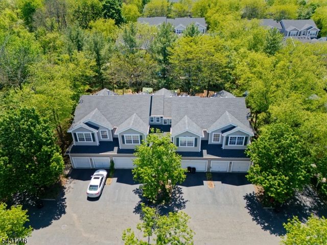 10 Cypress Ct, Clinton Town, NJ 08809