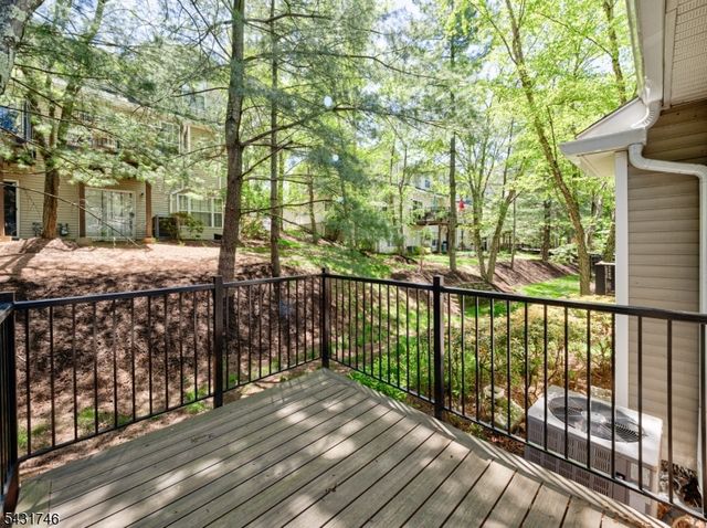 10 Cypress Ct, Clinton Town, NJ 08809