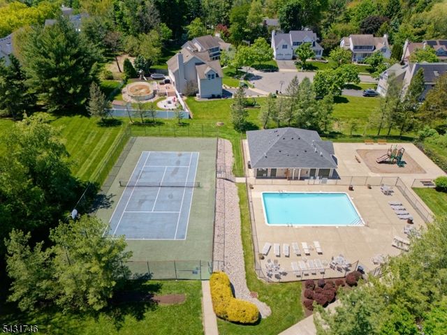 10 Cypress Ct, Clinton Town, NJ 08809