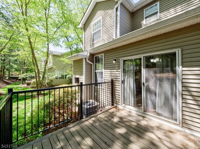 10 Cypress Ct, Clinton Town, NJ 08809