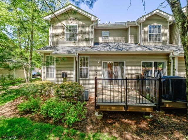10 Cypress Ct, Clinton Town, NJ 08809