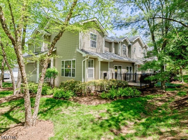 10 Cypress Ct, Clinton Town, NJ 08809
