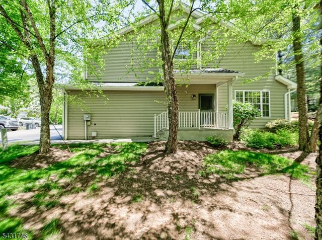 10 Cypress Ct, Clinton Town, NJ 08809