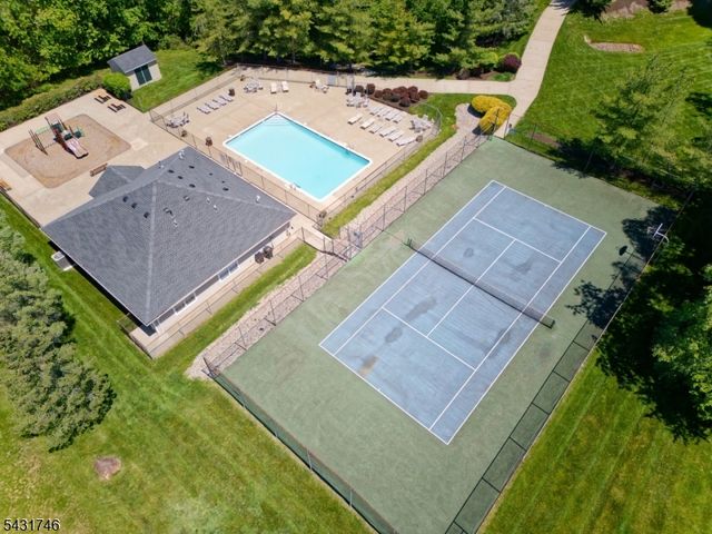 10 Cypress Ct, Clinton Town, NJ 08809