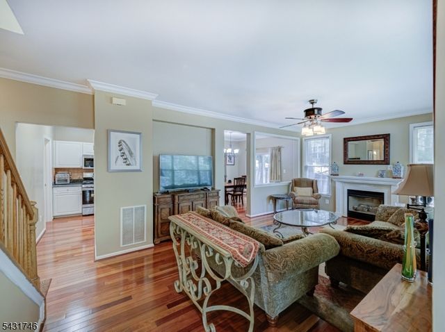 10 Cypress Ct, Clinton Town, NJ 08809