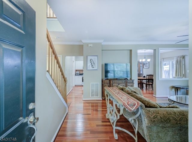 10 Cypress Ct, Clinton Town, NJ 08809