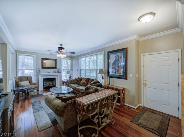 10 Cypress Ct, Clinton Town, NJ 08809