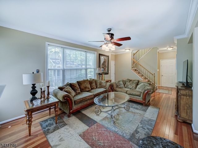 10 Cypress Ct, Clinton Town, NJ 08809