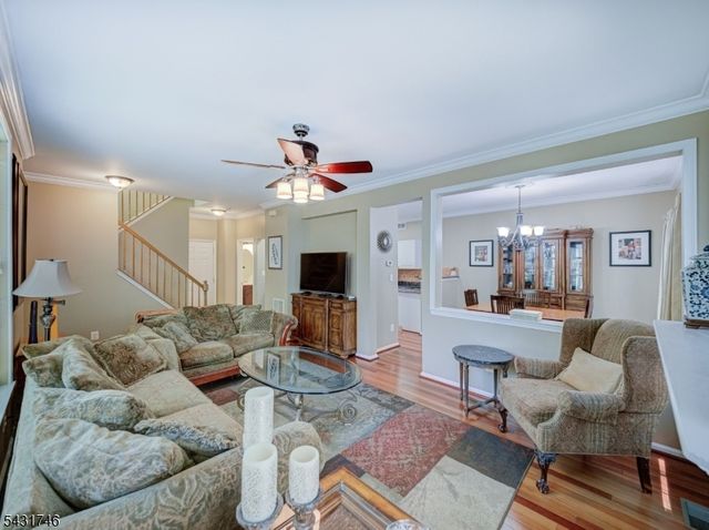 10 Cypress Ct, Clinton Town, NJ 08809