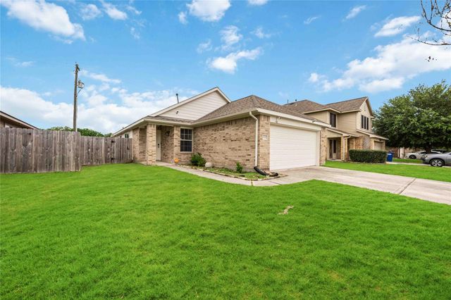 8426 Bay Run Avenue, Baytown, TX 77521