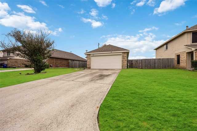 8426 Bay Run Avenue, Baytown, TX 77521