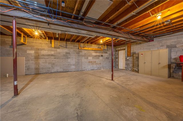 13 Trader St, Uniontown, PA 15401