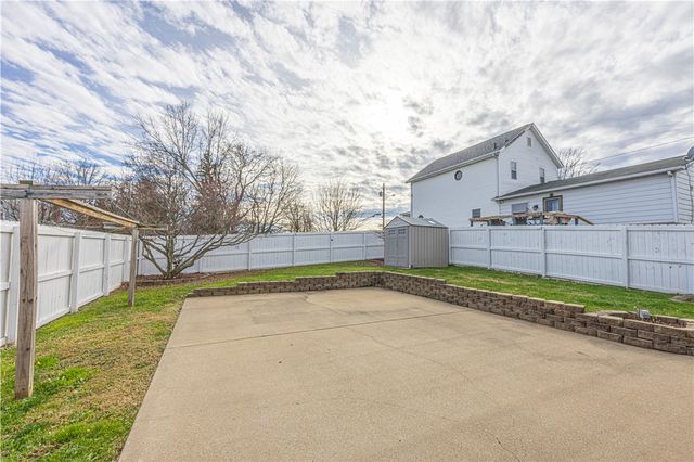 13 Trader St, Uniontown, PA 15401