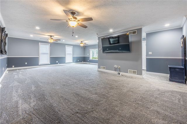 13 Trader St, Uniontown, PA 15401