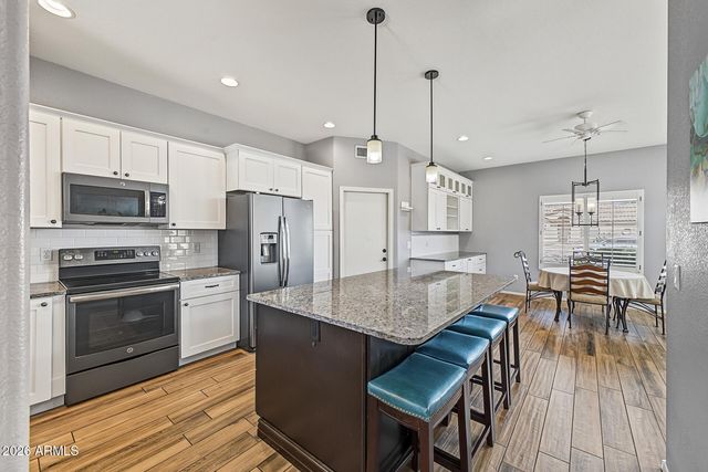 4675 E SUMMERHAVEN Drive, Phoenix, AZ 85044
