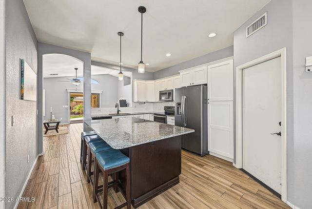 4675 E SUMMERHAVEN Drive, Phoenix, AZ 85044