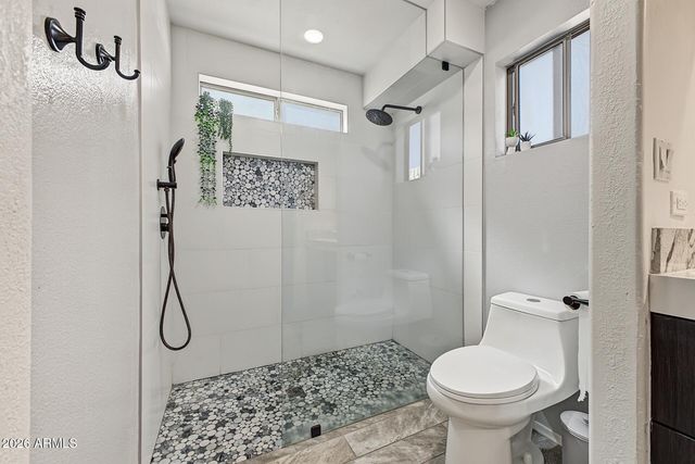 4675 E SUMMERHAVEN Drive, Phoenix, AZ 85044
