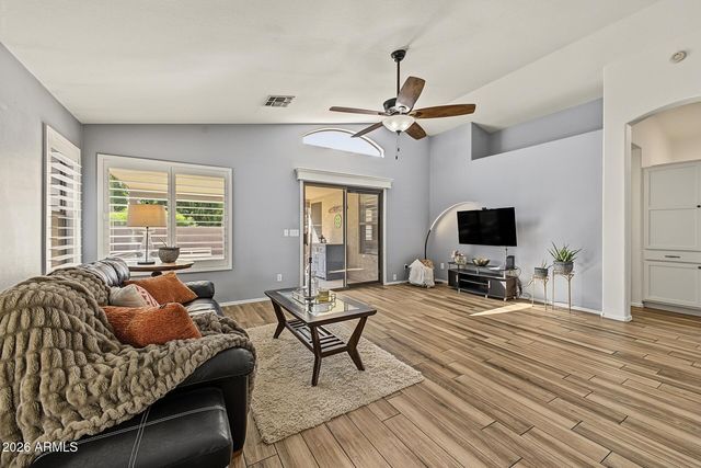 4675 E SUMMERHAVEN Drive, Phoenix, AZ 85044