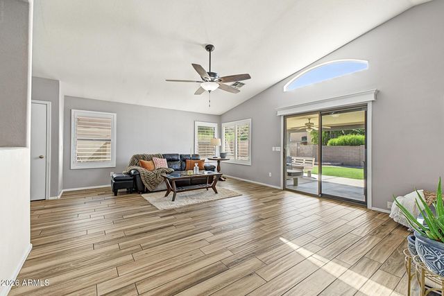 4675 E SUMMERHAVEN Drive, Phoenix, AZ 85044