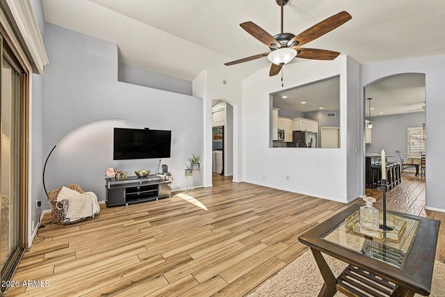 4675 E SUMMERHAVEN Drive, Phoenix, AZ 85044