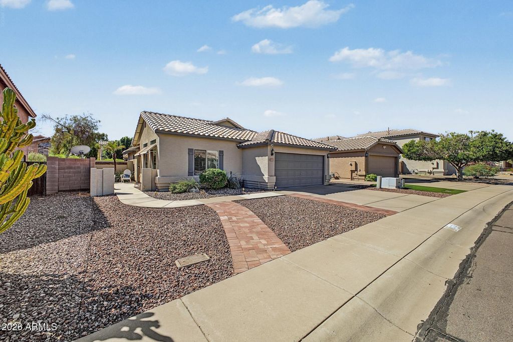 4675 E SUMMERHAVEN Drive, Phoenix, AZ 85044 — photo 3