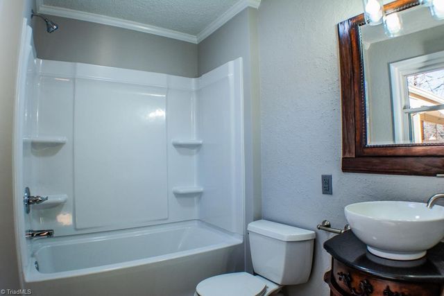 1655 Little Creek Circle, Winston-salem, NC 27103