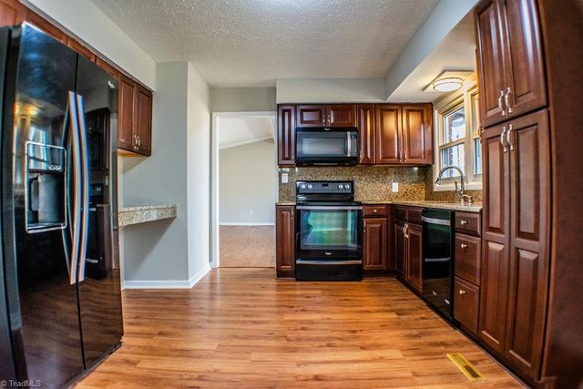 1655 Little Creek Circle, Winston-salem, NC 27103