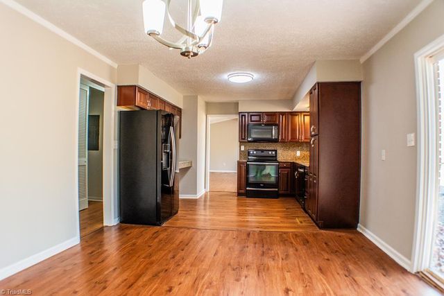 1655 Little Creek Circle, Winston-salem, NC 27103