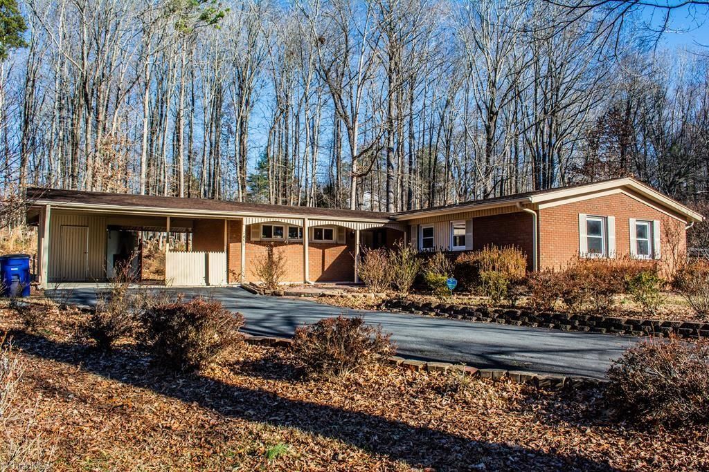 1655 Little Creek Circle, Winston-salem, NC 27103