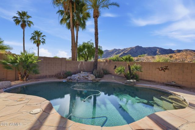 718 E MOUNTAIN SAGE Drive, Phoenix, AZ 85048