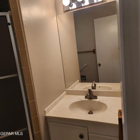 3229 TITANIC Avenue, El Paso, TX 79904