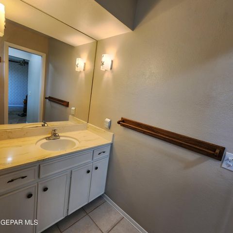 3229 TITANIC Avenue, El Paso, TX 79904