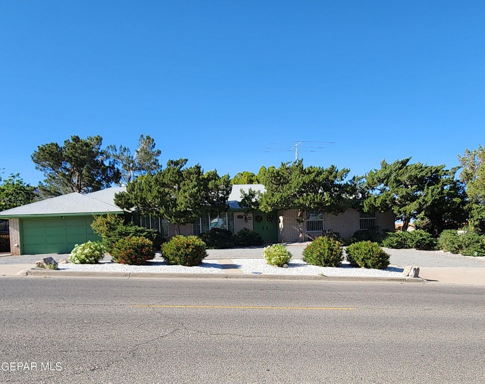 3229 TITANIC Avenue, El Paso, TX 79904