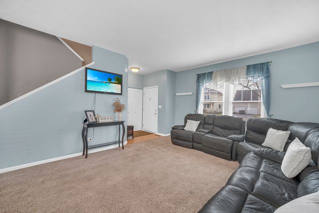 2418 Montclair Lane, Montgomery, IL 60538