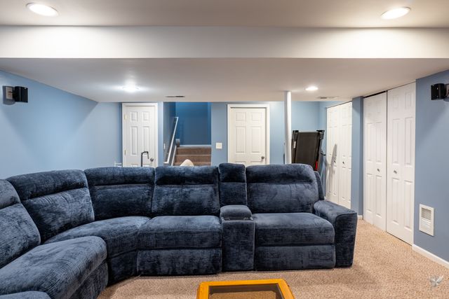 2418 Montclair Lane, Montgomery, IL 60538