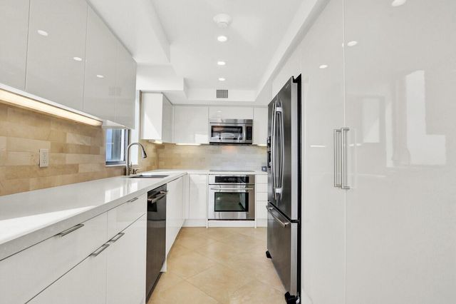 5380 N Ocean Drive 18a, Singer Island, FL 33404