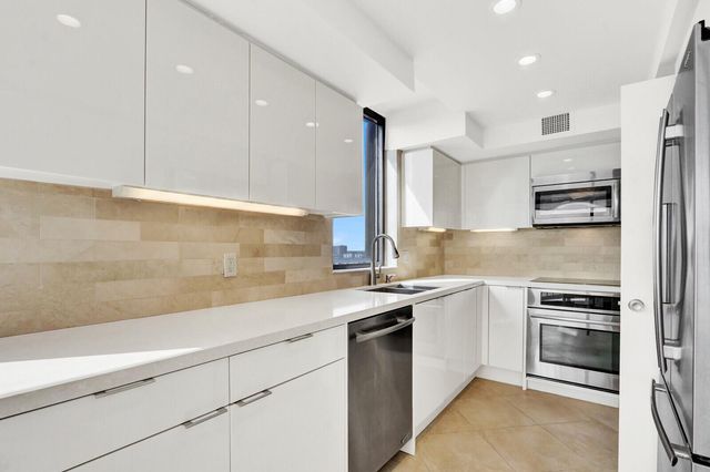 5380 N Ocean Drive 18a, Singer Island, FL 33404