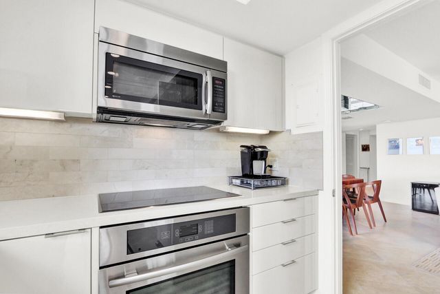 5380 N Ocean Drive 18a, Singer Island, FL 33404