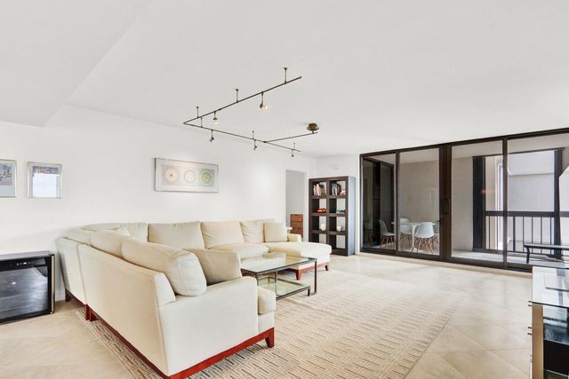 5380 N Ocean Drive 18a, Singer Island, FL 33404