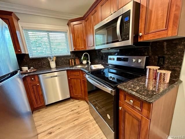 45 Golden Avenue J12, Deer Park, NY 11729