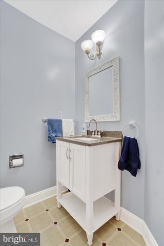 138 W CRESTLYN DR, York, PA 17403