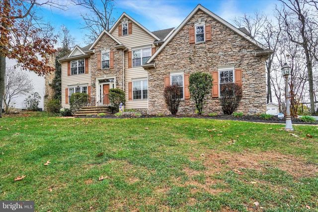 138 W CRESTLYN DR, York, PA 17403