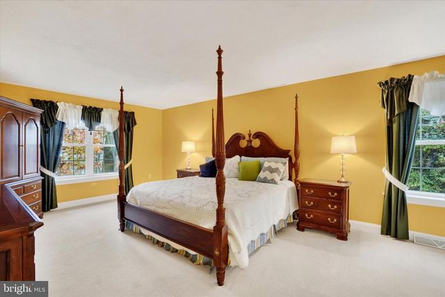 138 W CRESTLYN DR, York, PA 17403