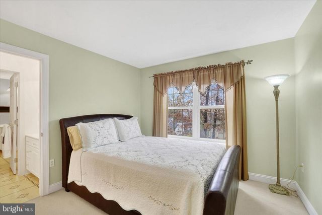 138 W CRESTLYN DR, York, PA 17403